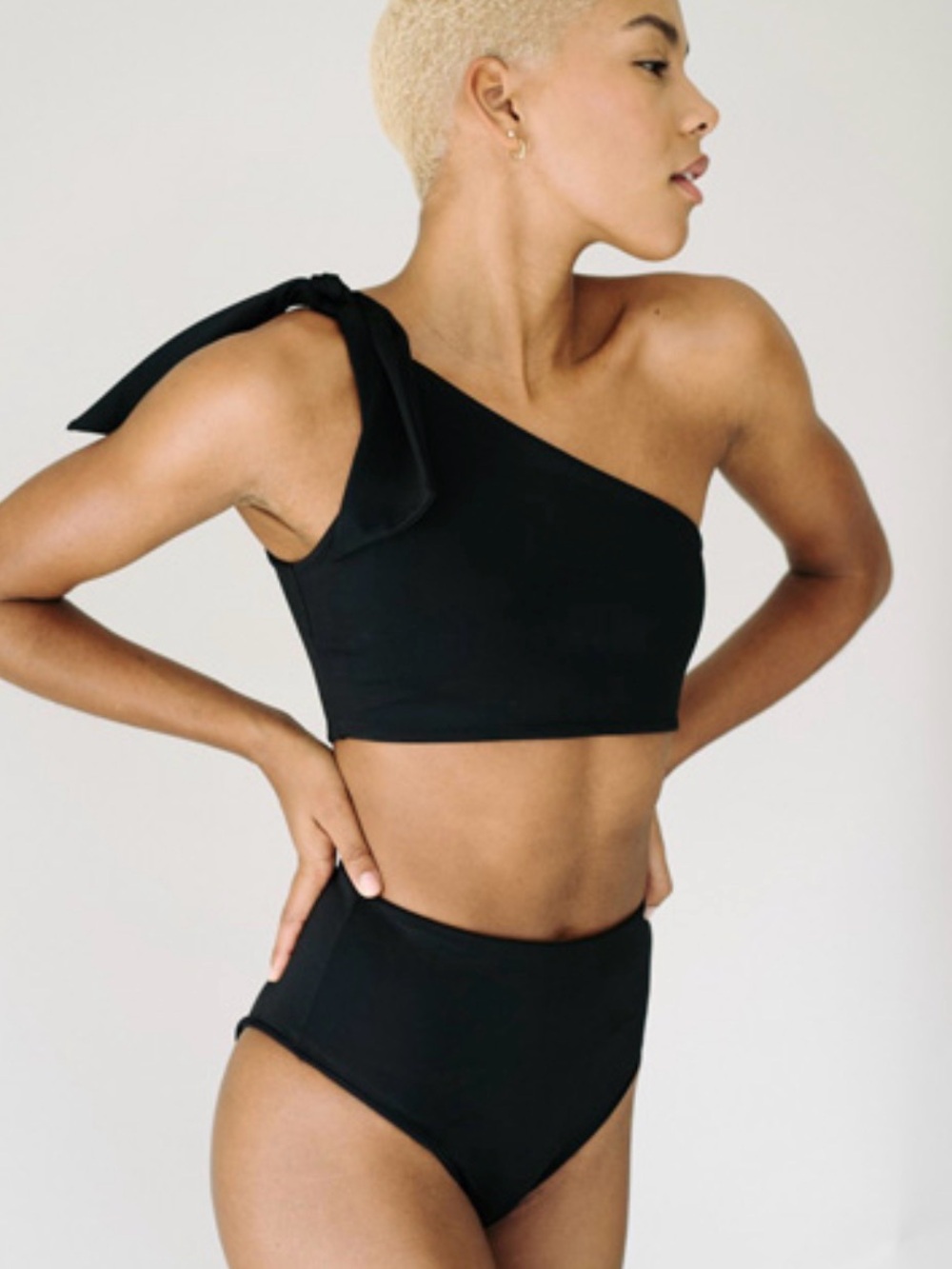 Londre Asymmetrical Top in Matte Black, Size L